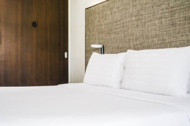 Otel yatak yatak dekorasyon iç beyaz rahat yastık