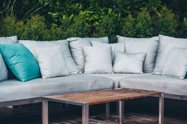 Kanepe dekorasyon açık veranda tropikal ve doğa manzaralı konforlu yastık