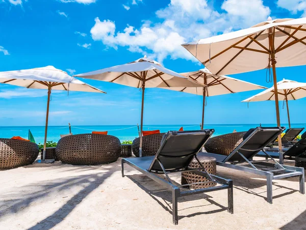 Parapluie Chaise Sur Plage Tropicale Mer Océan Pour Voyage Vacances — Photo