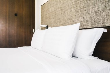 Otel yatak yatak dekorasyon iç beyaz rahat yastık