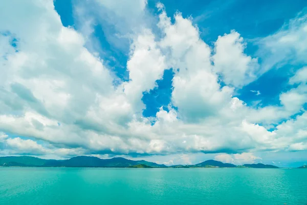 Bella Nuvola Bianca Cielo Blu Mare Oceano Sfondo — Foto Stock