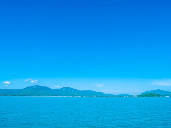 Beautiful Sea Ocean White Cloud Blue Sky Background Copy Space — Stock Photo, Image