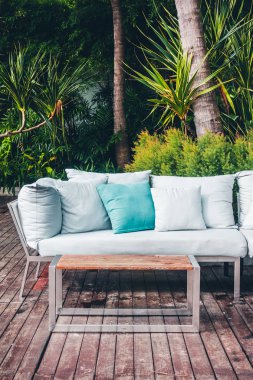 Kanepe dekorasyon açık veranda tropikal ve doğa manzaralı konforlu yastık