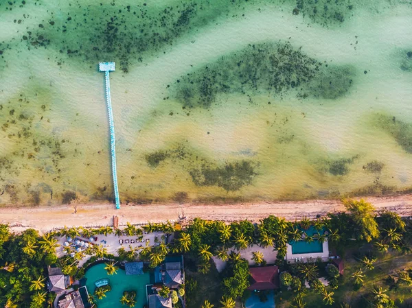 Seyahat Tatil Için Adada Güzel Tropikal Plaj Deniz Ağaçları Ile — Stok fotoğraf