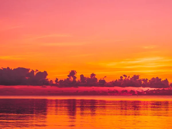 Prachtige Tropische Strand Zee Oceaan Landschap Met Cloud Sky Bij — Stockfoto