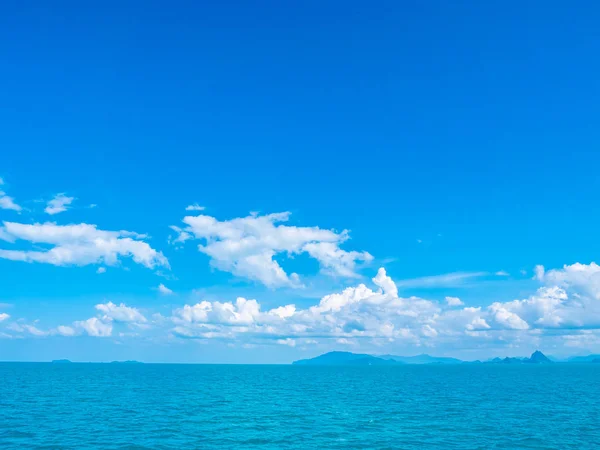 Beautiful Sea Ocean White Cloud Blue Sky Background Copy Space — Stock Photo, Image