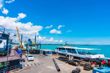 Koh Samui Adası, Tayland - 14 Mayıs 2018: Tayland Koh Samui Adası'na Seatran feribot taşıma yolcu Donsak iskele Surat Thani Eyaleti