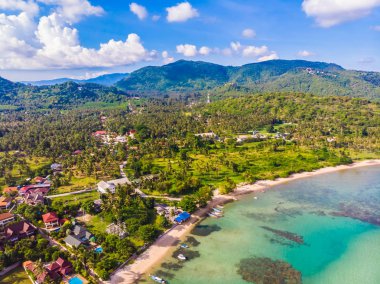 Güzel tropikal plaj ve deniz hurma ve koh samui Adası seyahat ve tatil için diğer ağacında havadan görünümü