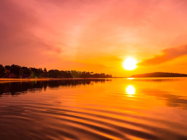 Beautiful Tropical Beach Sea Ocean Coconut Palm Tree Sunrise Time — Stock Photo, Image