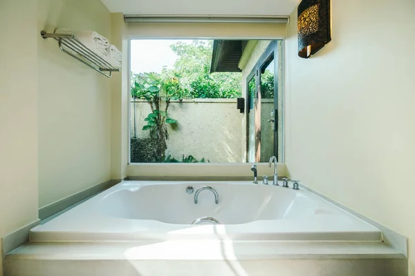 Belle Décoration Baignoire Dans Salle Bain Intérieure — Photo