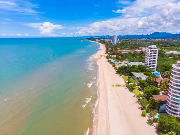 Güzel bir plaj ve deniz hua hin İl Tayland tatil ve seyahat için havadan görünümü