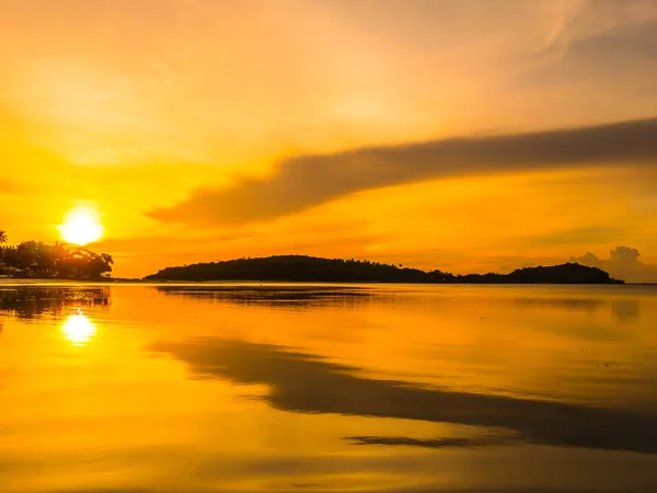 Gyönyörű Trópusi Tengerpart Tenger Óceán Kókusz Pálma Sunrise Időben Utazás — Stock Fotó