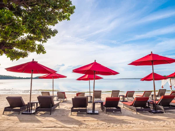 Paraply Och Stol Tropisk Strand Havet Och Ocean För Resor — Stockfoto