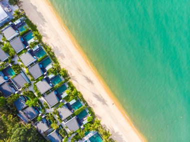 Güzel tropikal plaj ve deniz hurma ve koh samui Adası seyahat ve tatil için diğer ağacında havadan görünümü