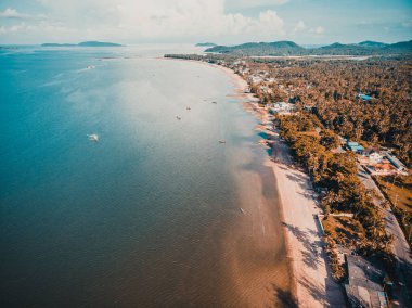 Plaj ve deniz chumphon İl Tayland seyahat ve tatil için güzel havadan görünümü