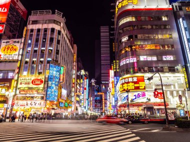 Tokyo Japonya, Shinjuku: 3 Ağustos 2018: güzel cityscape ark