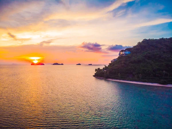 Vista Aérea Hermosa Playa Tropical Mar Con Palmeras Otros Árboles — Foto de Stock