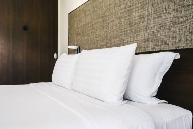 Otel yatak yatak dekorasyon iç beyaz rahat yastık