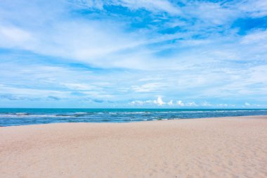 Seyahat ve tatil için güzel tropikal plaj ve deniz manzara