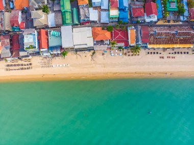 Güzel tropikal plaj ve deniz hurma ve koh samui Adası seyahat ve tatil için diğer ağacında havadan görünümü