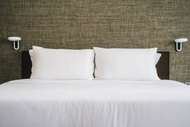 Otel yatak yatak dekorasyon iç beyaz rahat yastık