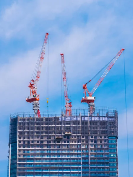 Kraan Bouwen Onder Bouw Buitenkant Met Hemelachtergrond — Stockfoto