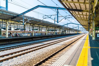 Tokyo Japonya - 5 Ağustos 2018: Japonya'da tren ve metro istasyonu uzaklıktadır popüler ulaşım