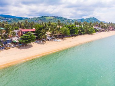 Güzel tropikal plaj ve deniz hurma ve koh samui Adası seyahat ve tatil için diğer ağacında havadan görünümü