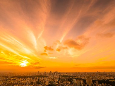 Güzel havadan görünümü, mimari ve günbatımı zaman Japonya'nın tokyo şehir etrafında bina