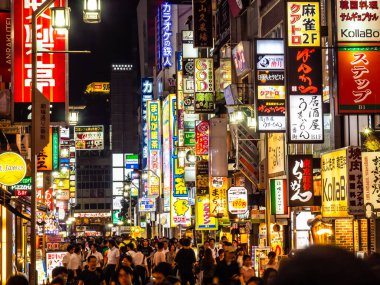 Tokyo Japonya, Shinjuku: 3 Ağustos 2018: güzel cityscape ark