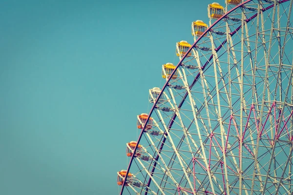 Rueda Fortuna Parque Del Festival Atracciones Fondo Del Cielo Azul —  Fotos de Stock