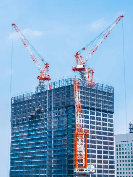 Kraan Bouwen Onder Bouw Buitenkant Met Hemelachtergrond — Stockfoto