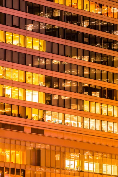 Hermoso Edificio Exterior Arquitectura Edificio Con Ventana Patrón Luz Noche —  Fotos de Stock