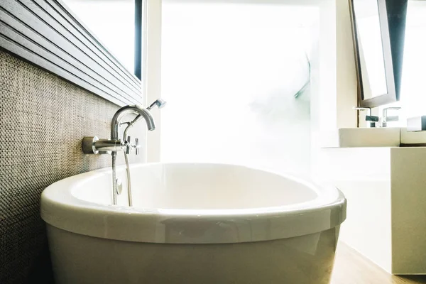 Schöne Weiße Luxus Badewannen Dekoration Badezimmerinnenraum — Stockfoto