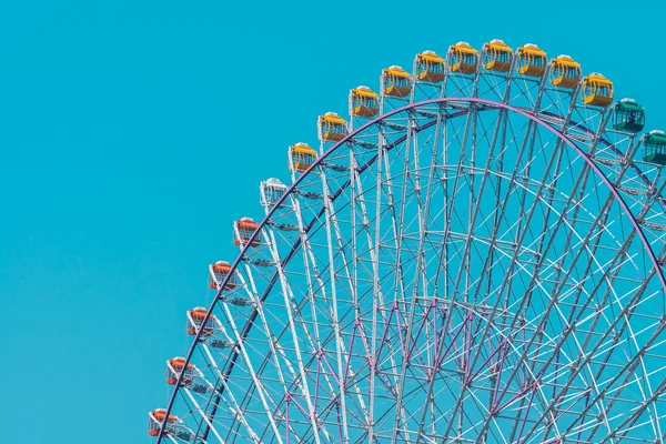 Rueda Fortuna Parque Del Festival Atracciones Fondo Del Cielo Azul —  Fotos de Stock