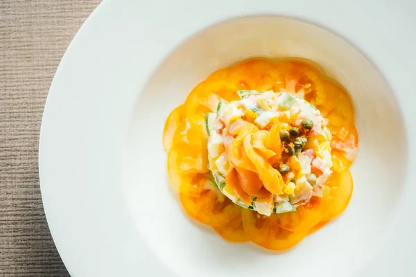 Saumon Fumé Cru Frais Avec Salade Légumes — Photo