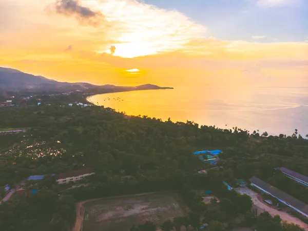 Vista Aérea Hermosa Playa Tropical Mar Con Palmeras Otros Árboles — Foto de Stock