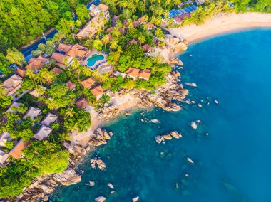 Güzel tropikal plaj ve deniz hurma ve koh samui Adası seyahat ve tatil için diğer ağacında havadan görünümü