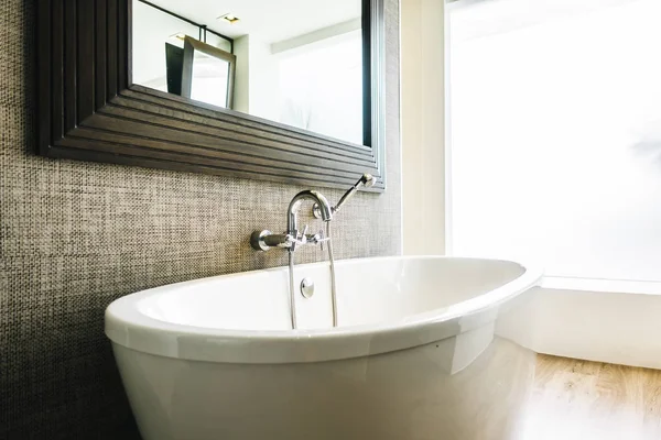 Beautiful Luxury White Bathtub Decoration Bathroom Interior — Stock Photo, Image