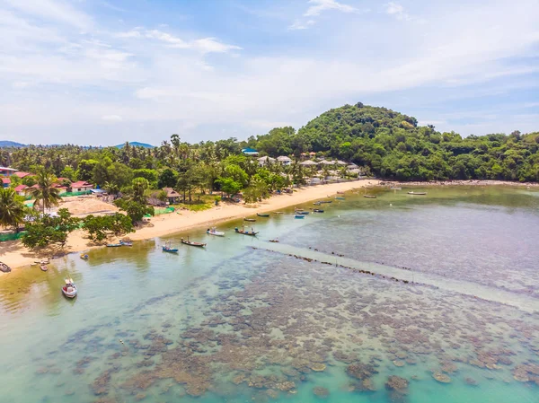 Vista Aérea Hermosa Playa Tropical Mar Con Palmeras Otros Árboles — Foto de Stock