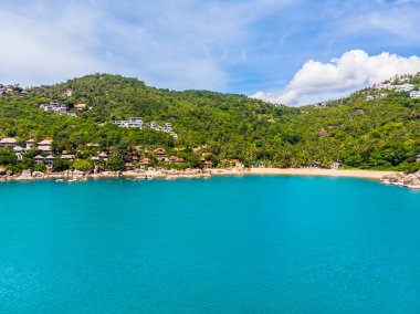Güzel tropikal plaj ve deniz hurma ve koh samui Adası seyahat ve tatil için diğer ağacında havadan görünümü