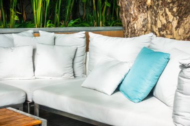 Kanepe dekorasyon açık veranda tropikal ve doğa manzaralı konforlu yastık