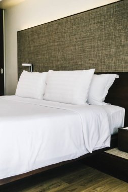 Otel yatak yatak dekorasyon iç beyaz rahat yastık