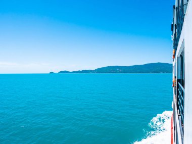Tekne seyahat ve tatil için deniz okyanus manzaralı açık balkon
