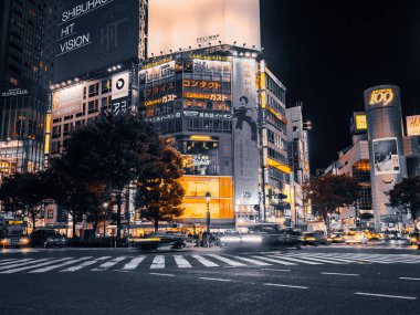 Shibuya Tokyo Japonya - 29 Temmuz 2018: Yayalar insanlar yaya geçidi Tokyo, Japonya'da Shibuya bölgesi çevresinde