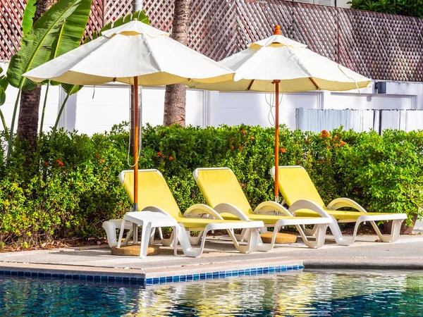 Umbrella Chair Luxury Outdoor Swimming Pool Hotel Resort Vacation Travel — Stock Photo, Image