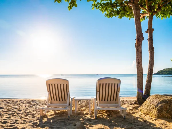 Puste Krzesło Tropikalnej Plaży Mórz Oceanów Dla Podróże Wakacje — Zdjęcie stockowe
