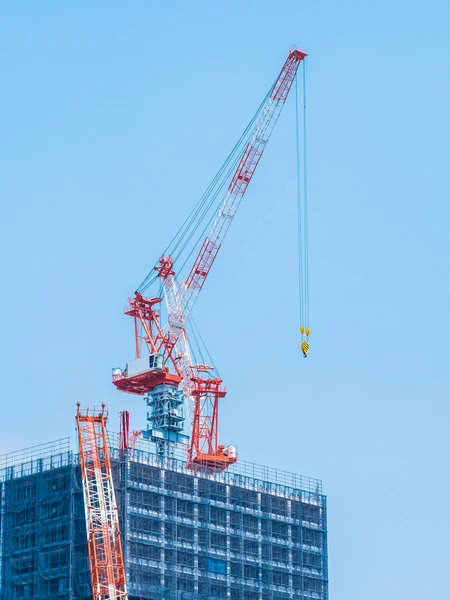 Kraan Bouwen Onder Bouw Buitenkant Met Hemelachtergrond — Stockfoto