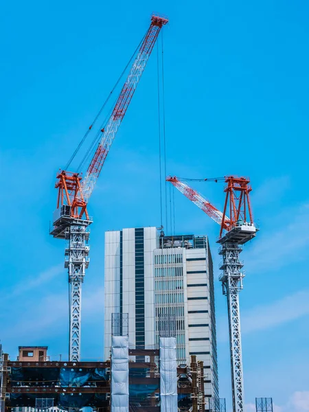 Kraan Bouwen Onder Bouw Buitenkant Met Hemelachtergrond — Stockfoto