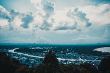 Nokta matsee deniz ve dağ ile Tayland chumphon ilinde görüntülemek